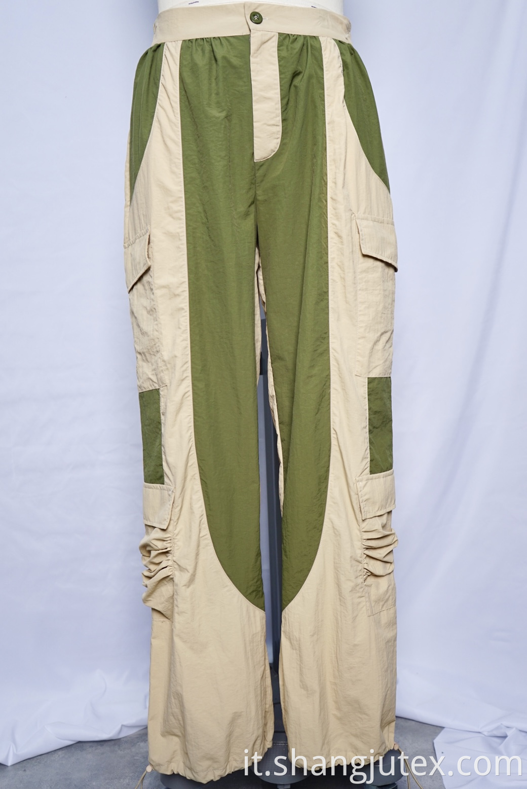 Combination of khaki and military green colors of pants 